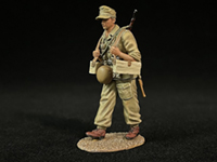  Ramcke Brigade, carrying ammunition