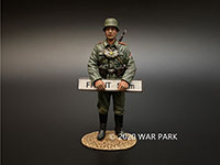 GD Feldpolizei mit Straßenschild