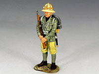 Soldat stehend mit Gewehr